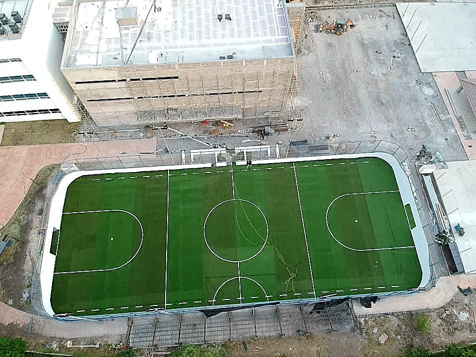 Cancha de fútbol rápido con pasto sintético en Universidad La Salle, Ciudad Victoria