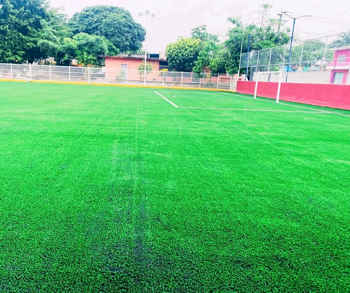 Cancha de fútbol 7 con pasto sintético en Parque Melchor Ocampo, Martínez de la Torre