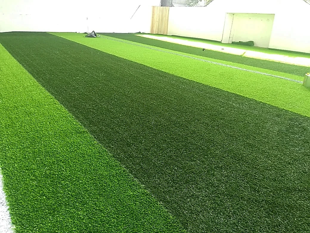 Detalle del pasto sintético de la cancha de fútbol rápido en Poza Rica, Veracruz