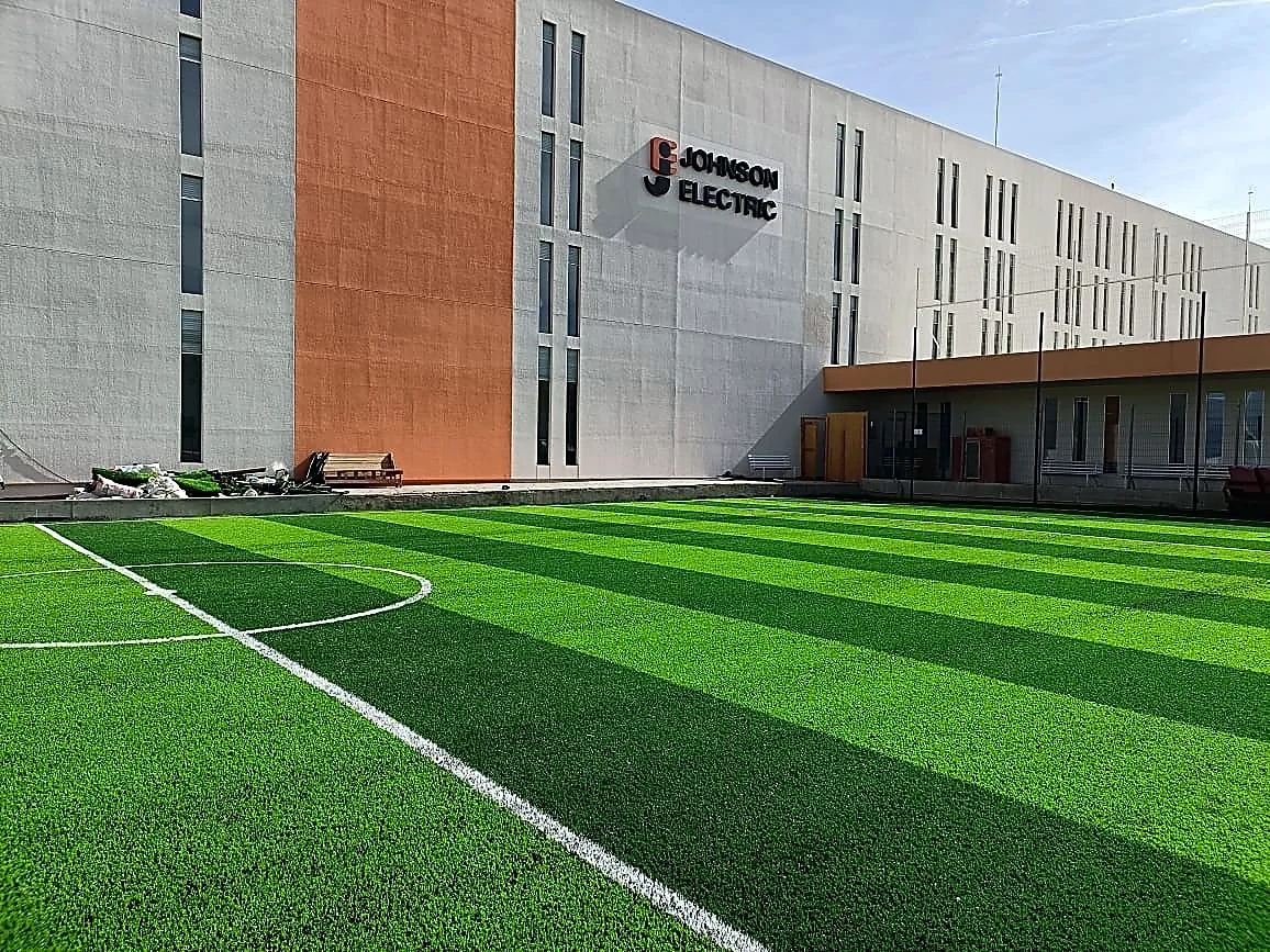 Detalle del pasto sintético de la cancha de fútbol 7 en Calera, Zacatecas