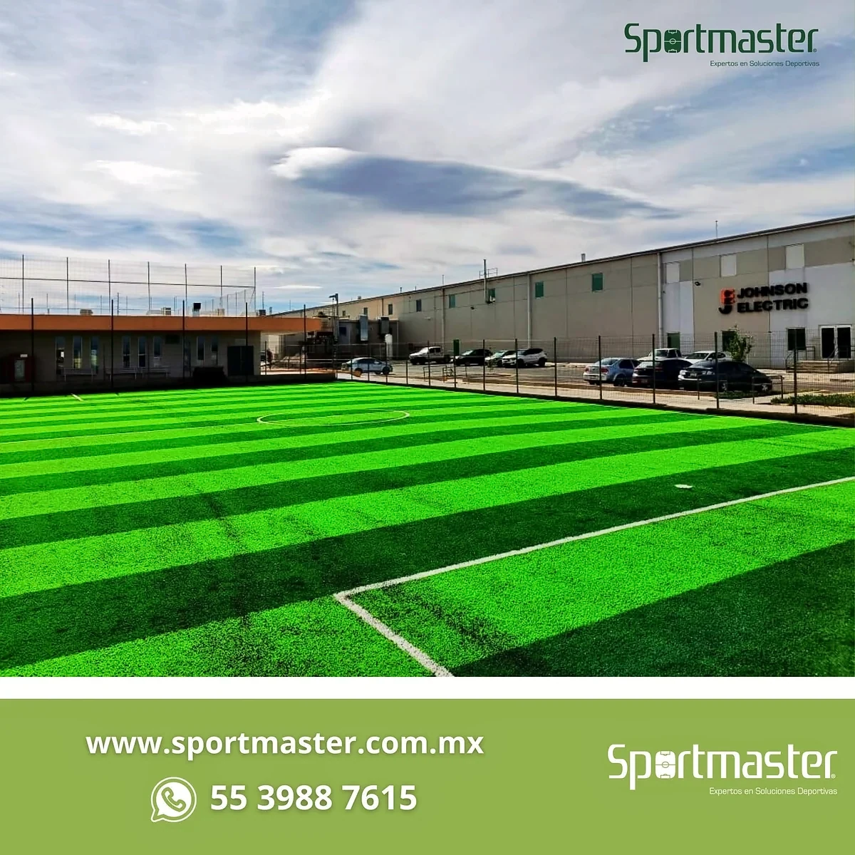 Cancha de fútbol 7 con pasto sintético en Planta industrial, Calera, Zacatecas: la cancha desde la línea lateral