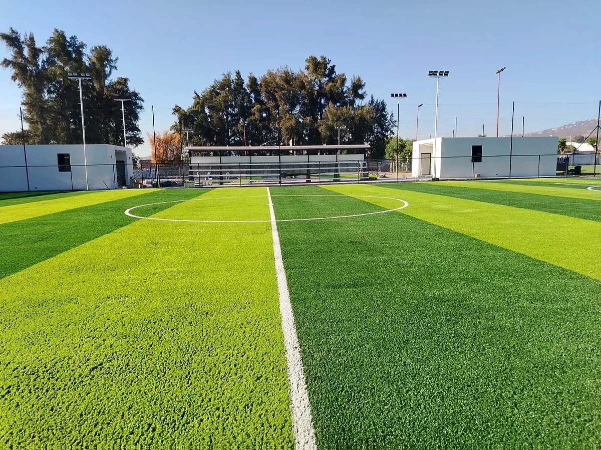 Cancha de fútbol 7 con pasto sintético en Club Atlético Balam, Zapopan